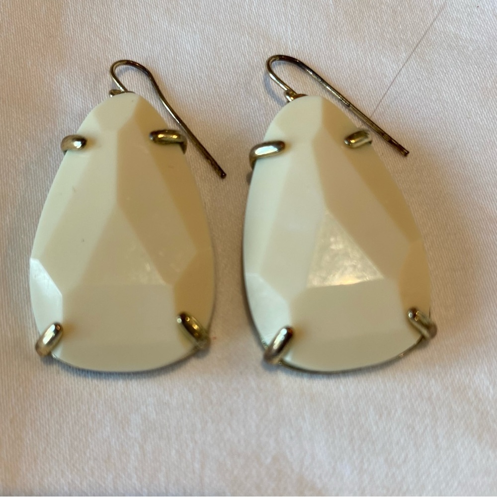 Fashion earrings as shown. Fast shipping. Offers welcomed.